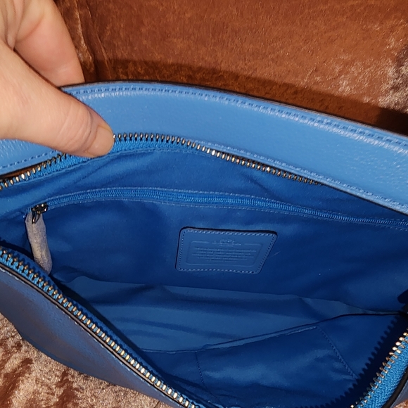 Coach NWT EASTWEST CELESTE CONVERTIBLE HOBO IN PEBBLE LEATHER - Picture 2 of 6